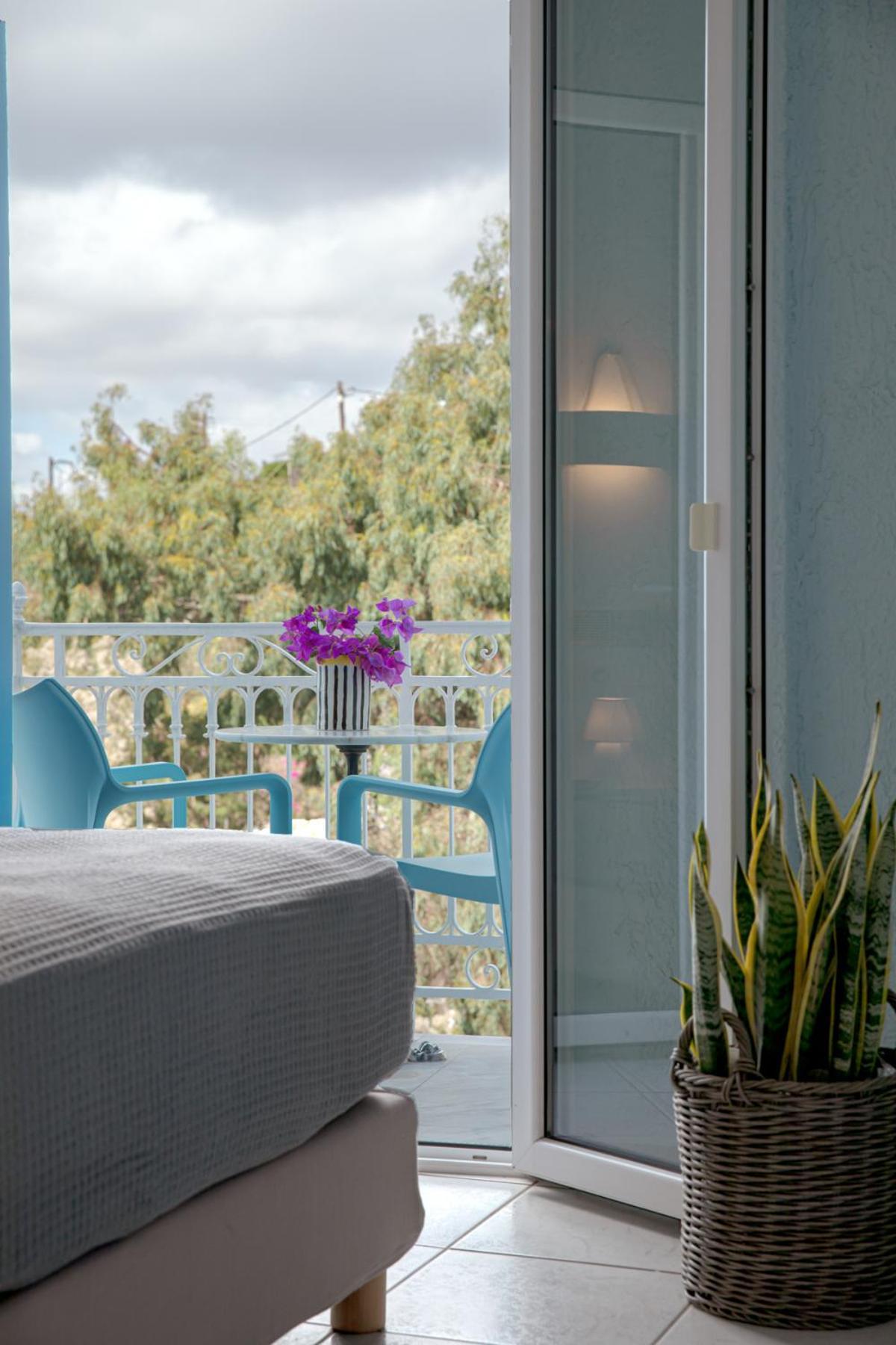 Aneroussa Beach Hotel Batsíon Exteriör bild