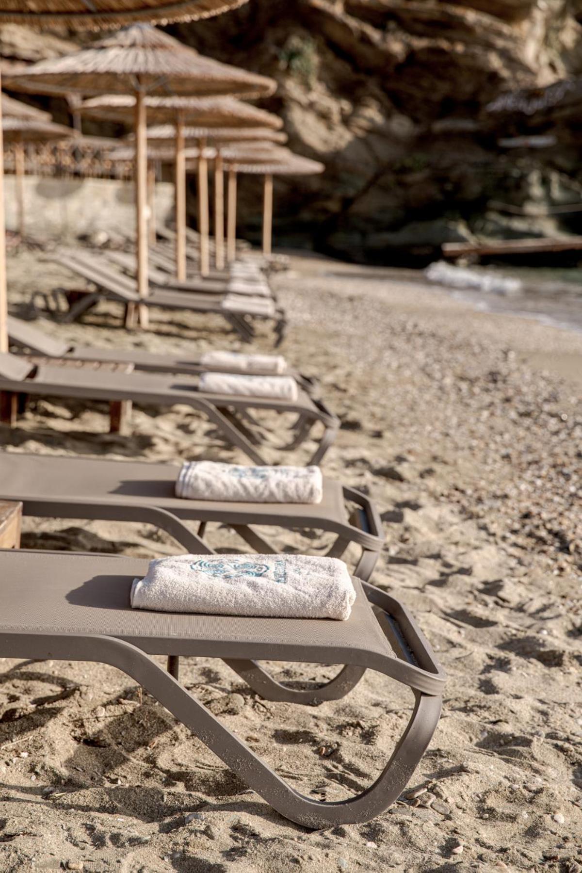 Aneroussa Beach Hotel Batsíon Exteriör bild