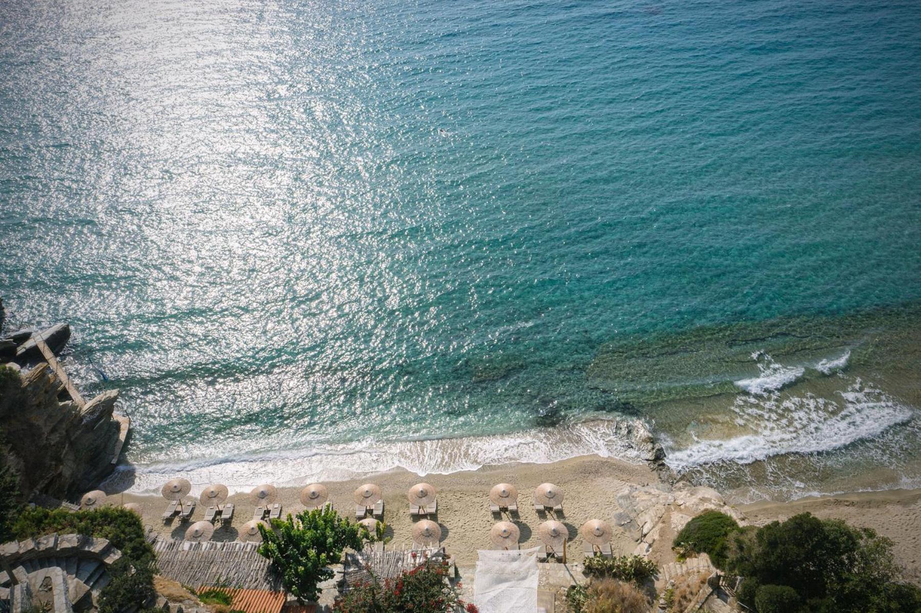Aneroussa Beach Hotel Batsíon Exteriör bild